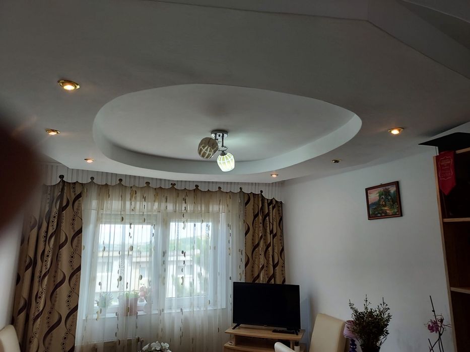 Vand apartament str mioritei nr 10