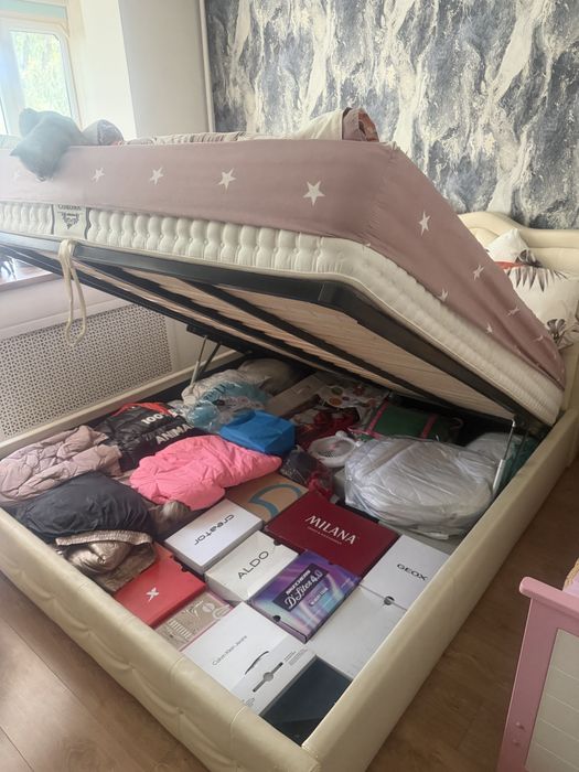 Продам двуспальную кровать