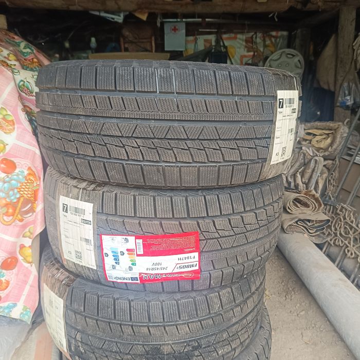 Зимние новые шины 245 45R18