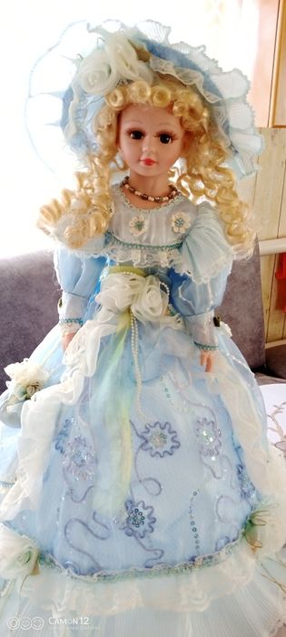 Кукла  колекционная музыкальная.