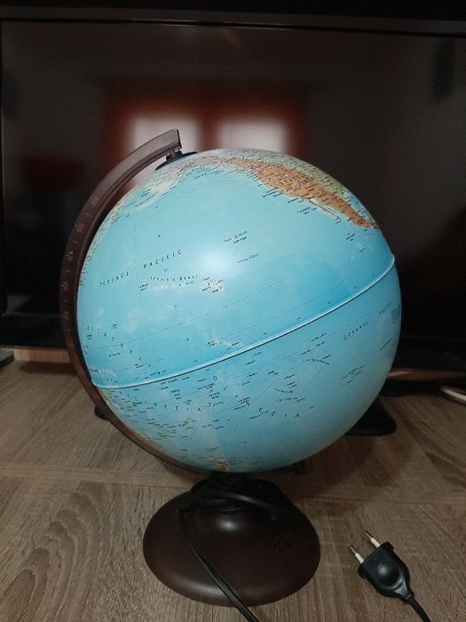 Glob pământesc iluminat