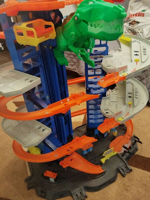 Hot wheels ultimate garage