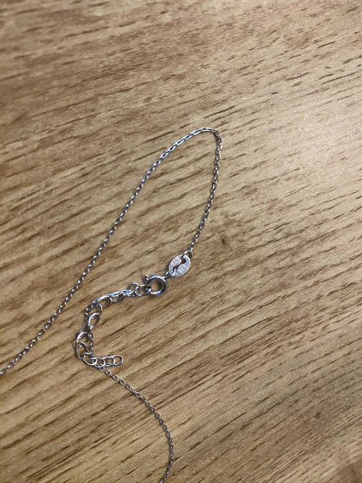 Vând lănțișor cu pandantiv “infinit” din argint