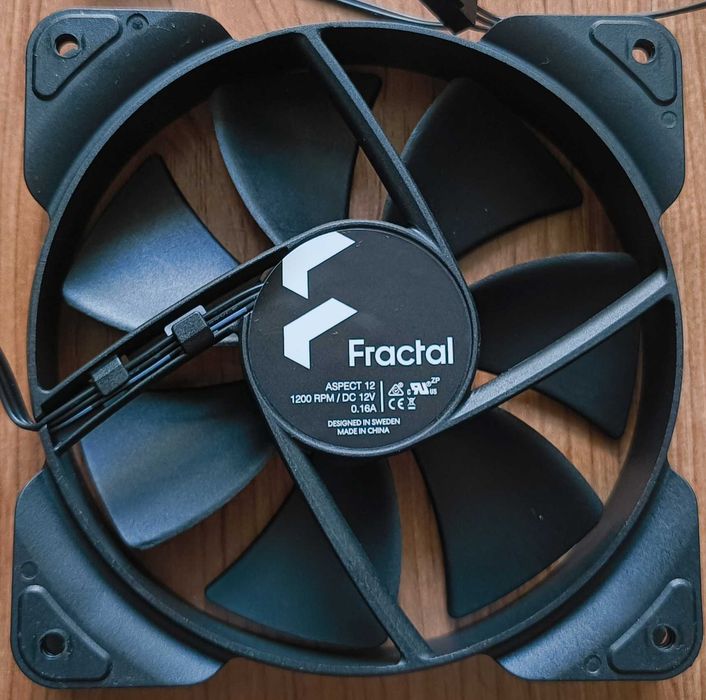 Ventilatoare Fractal Design ARGB si Black