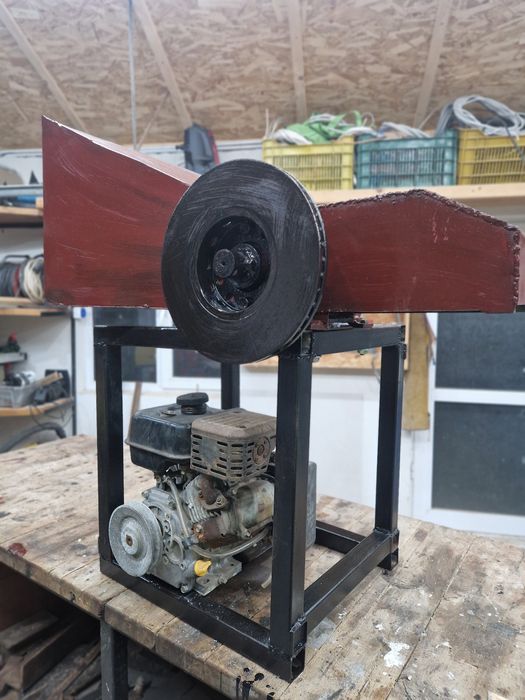 Tocatoare crengi benzina electric