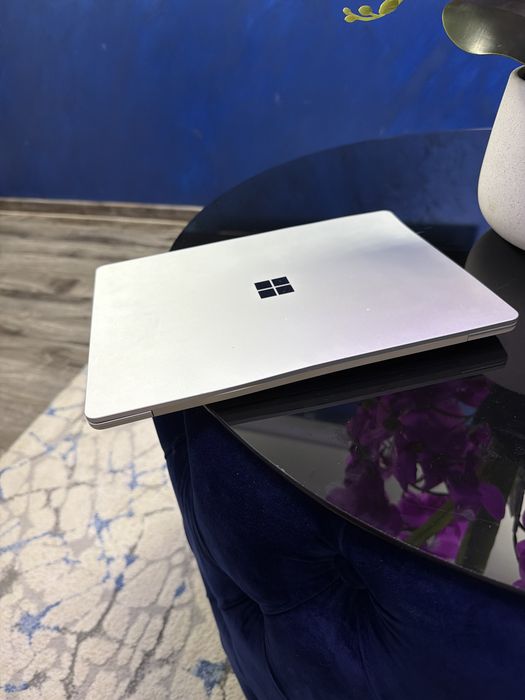 Microsoft Surface Laptop – Model 1943 – Pentru piese sau reparație