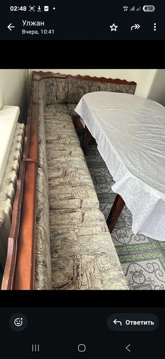 Кухонный уголок, стол.