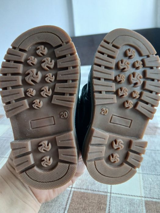 Бебешки ботички чисто нови