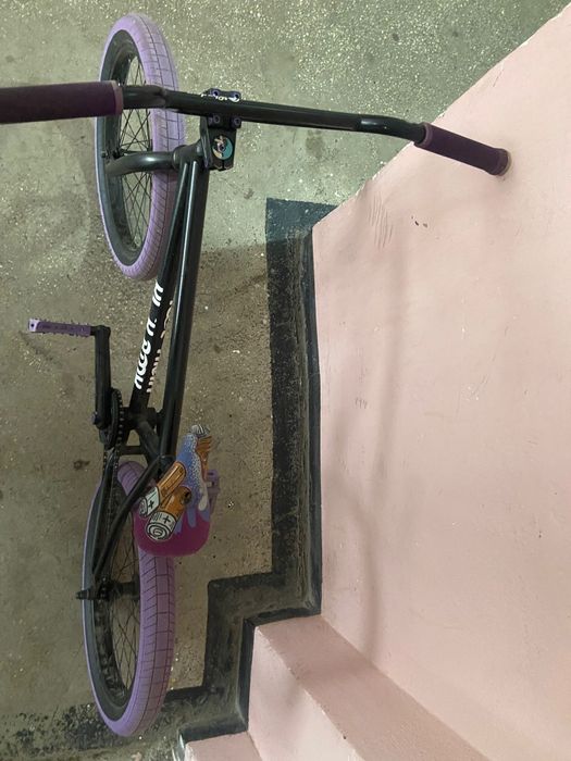 Vând BMX într-o stare foarte buna nu are fisuri la cadru sau defecte