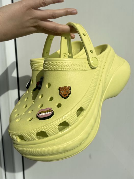 CROCS Classic Bae Platform Clog, neon green