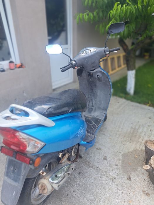 Vând scuter kimco 49cc 4t