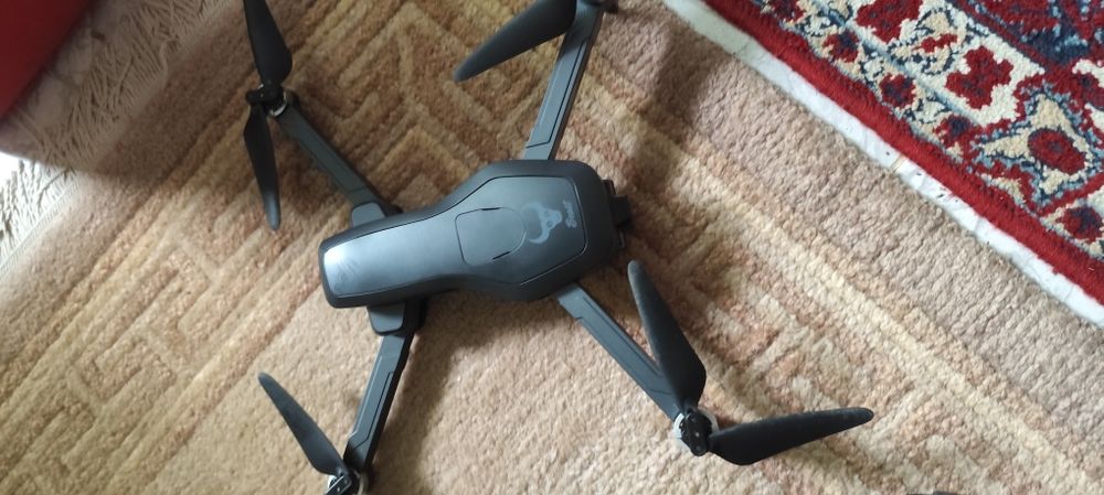 Дрон до 3 км с екстри и три батерии.