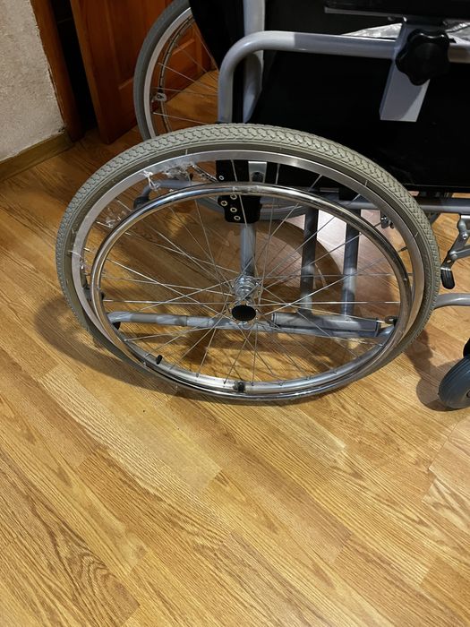 Продам инвалидную коляску