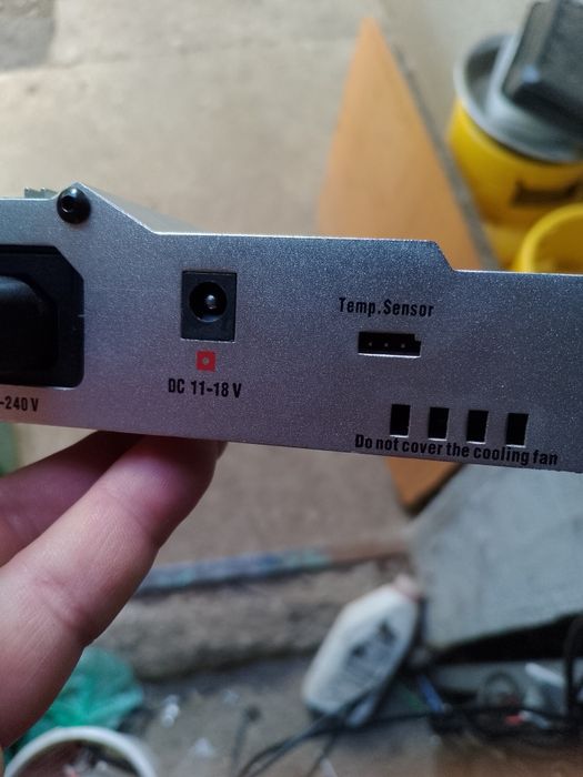 Încărcător bateria universal