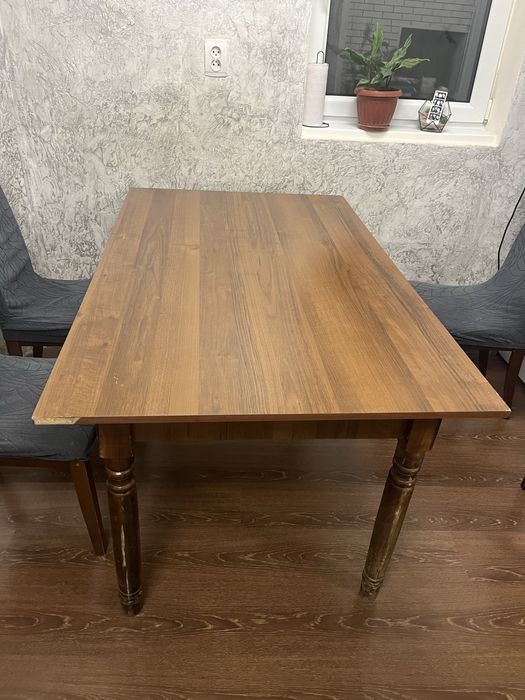 Стол на кухню в нормальном состоянии