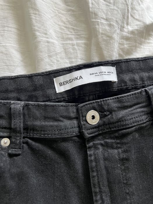 Blugi Bershka Marimea 44