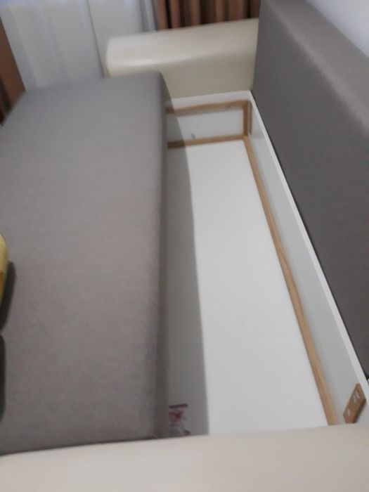 Canapea extensibila cu 3 perne