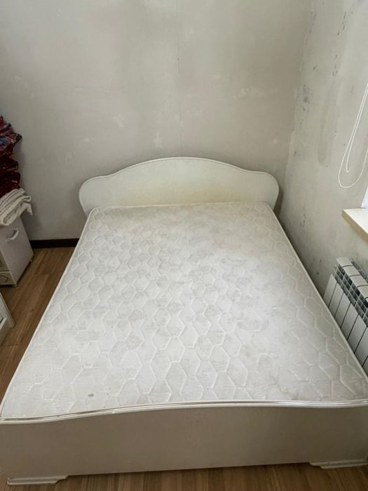 Продам спальный гарнитур