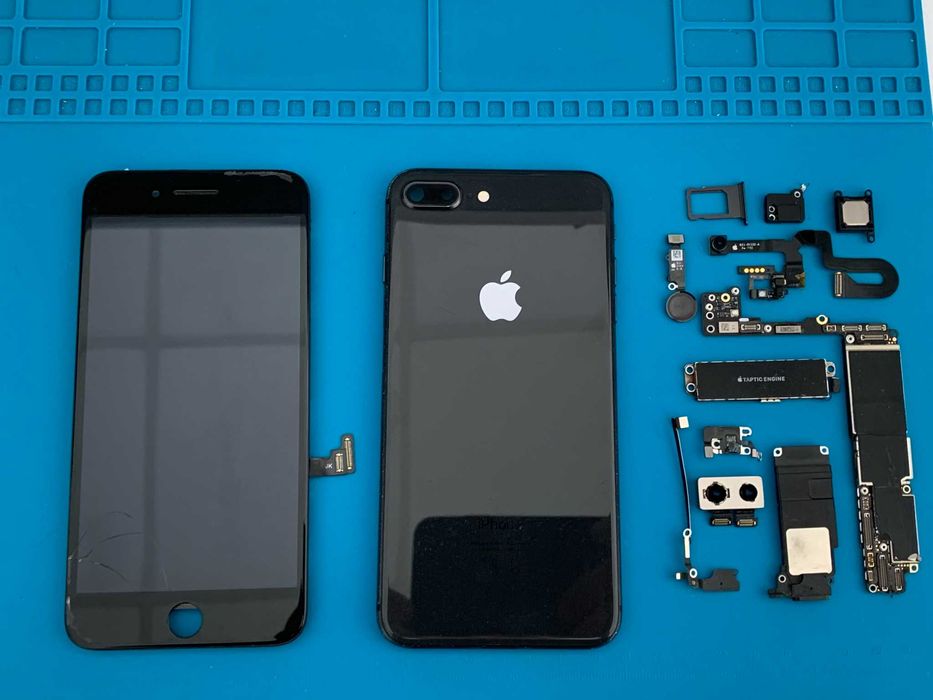 iPhone 8+ (Plus) на части