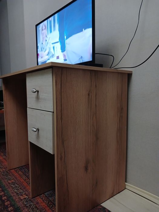 Стол письменный, компьютерный.