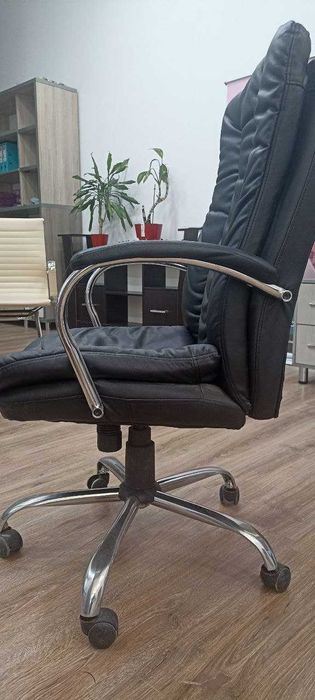 Продается офисное кресло