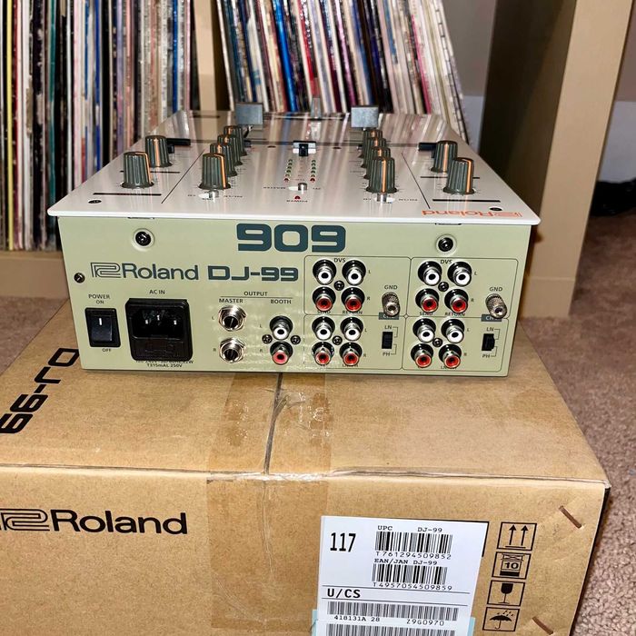 Roland DJ-99 DJ Mixer