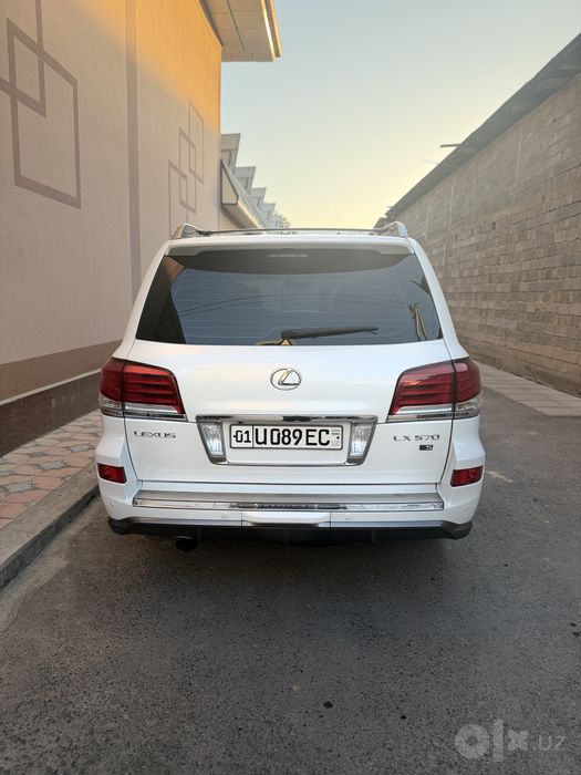 Lexus LX570 состояние идеальное