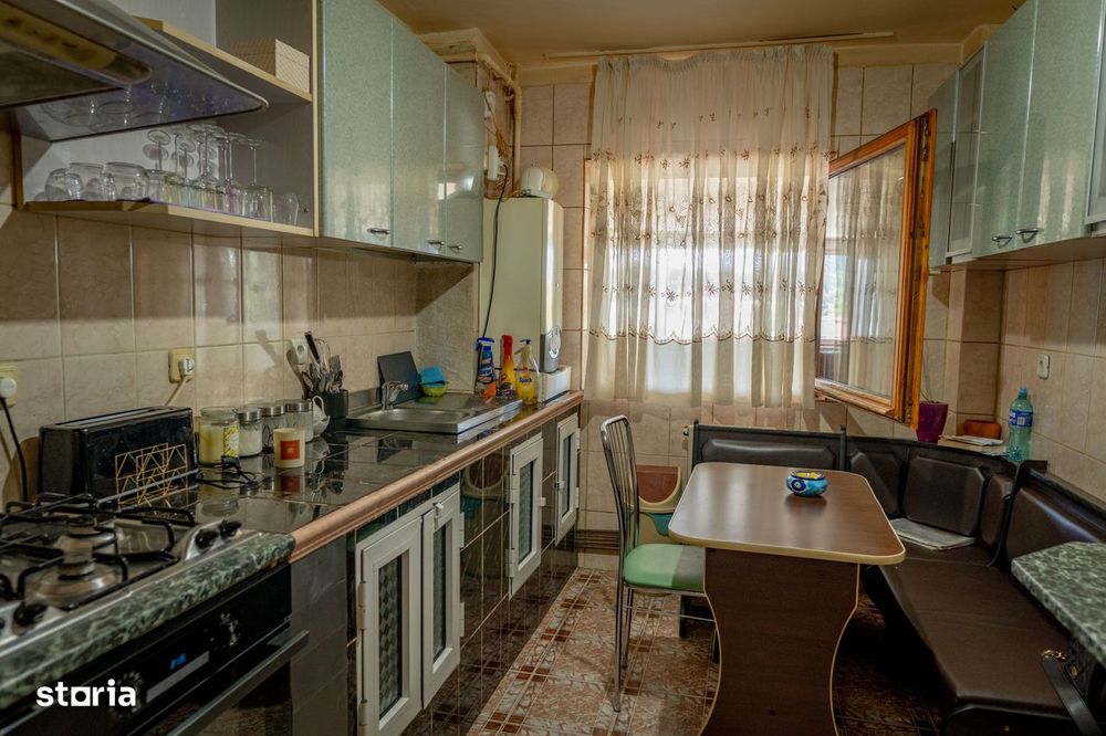 Tanar, vrei ceva special? Onesti, etaj 1, terasa cat o garsoniera.