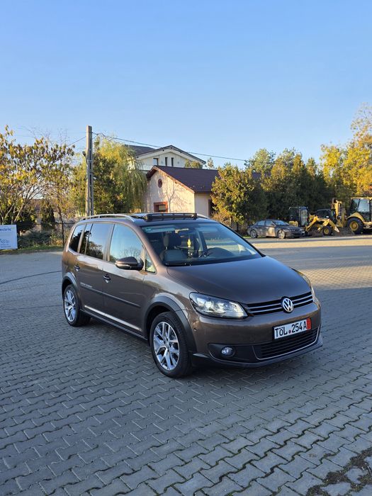 VW Touran Cross 2.0 tdi Pano/Led/ParkAssist/7locuri An 2015 Vw Touran