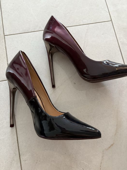 Stiletto in burgundy cu negru