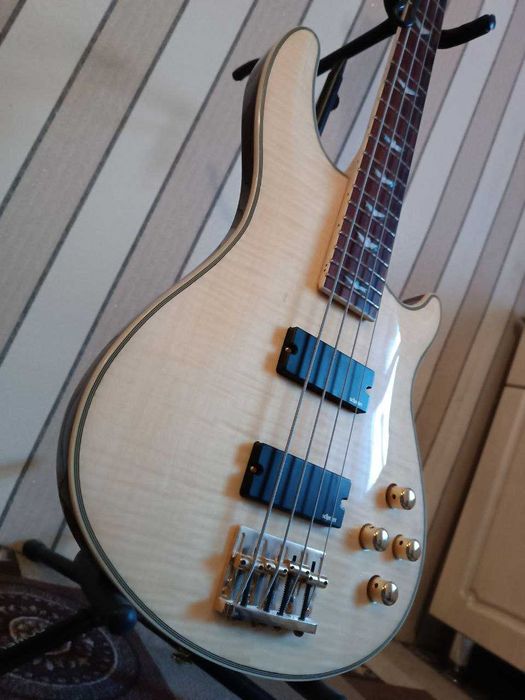 Продам бас-гитару Schecter Omen Extreme-4 Gloss Natural.