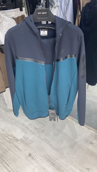 Vând treninguri Nike tech