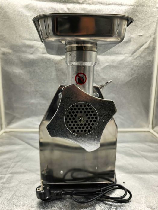 Masina tocat carne profesionala 950W 799 lei