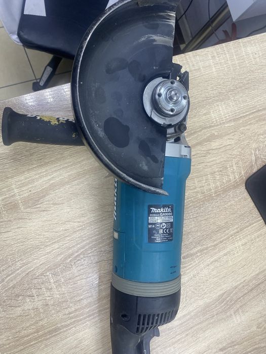 Болгарка Makita GA9080 (Ос14Б)