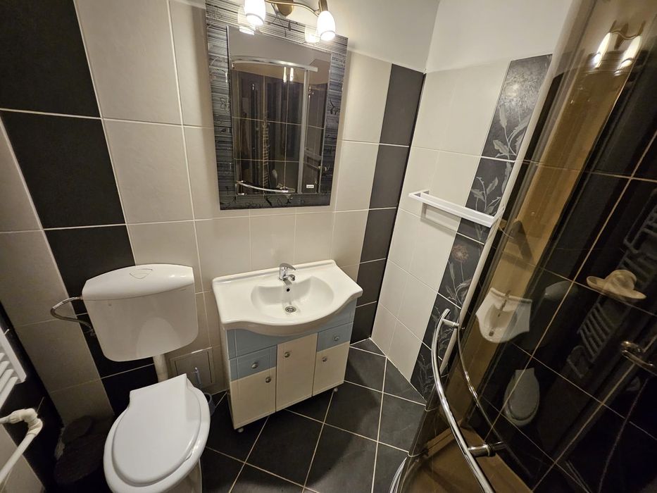Închiriez apartament