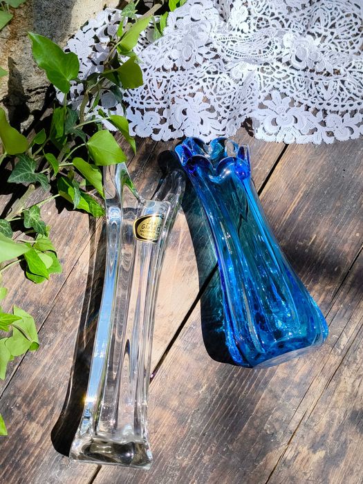 Две вази цветно стъкло