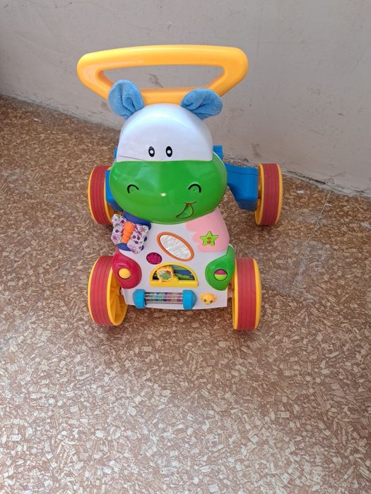 Бебешка проходилка. Запазена .В отлично състояние,стабилна с бутончета