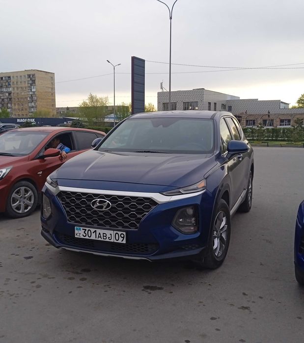 Автомобиль кроссовер Hyundai Santa fe