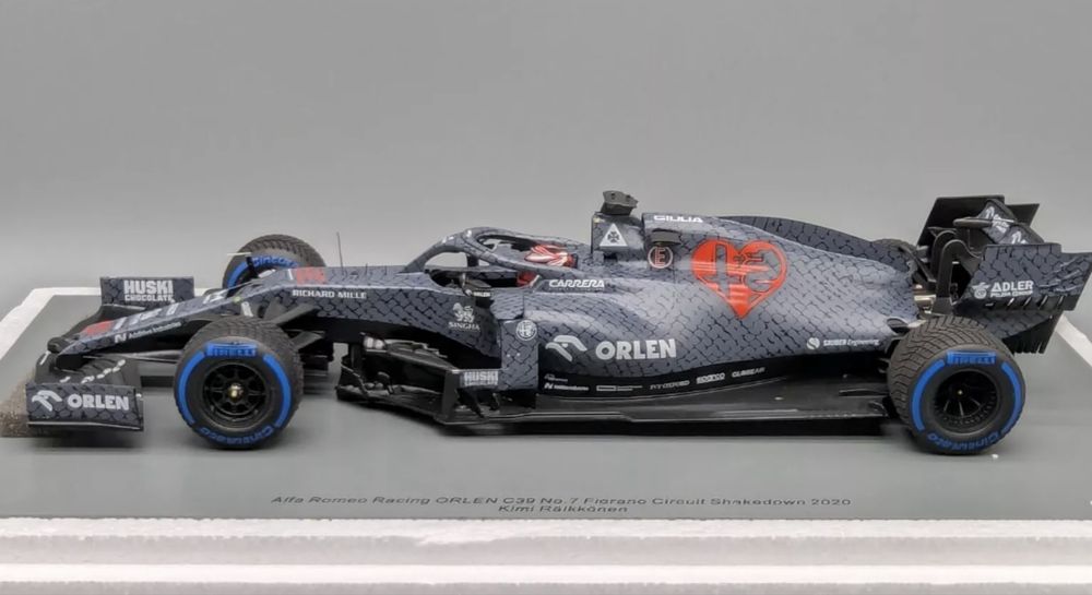 Machete  formula 1 f1 1/18Alfa romeo Ferrari C39 C41 minichamps spark