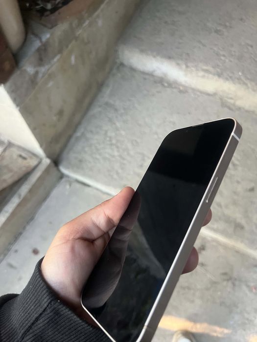 Vand Iphone 13 folosit