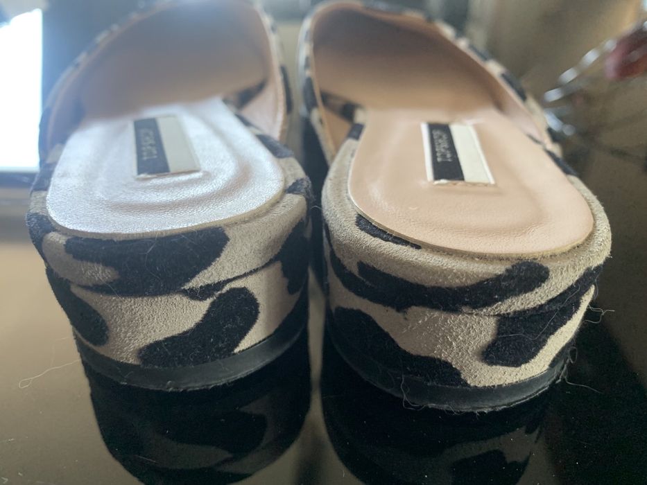 Супер актуални дамски чехли. Естествен велур с принт. Отговарят на37 н