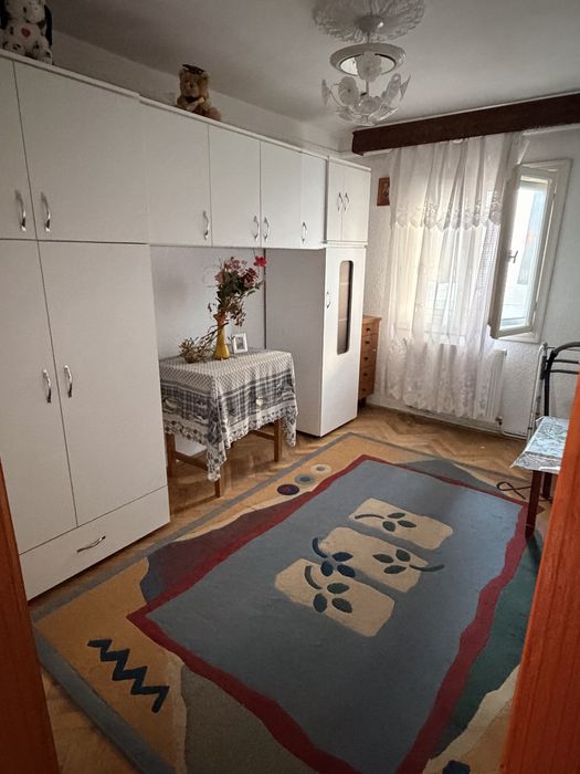 Apartament cu 3 camere zona 2 Stejari