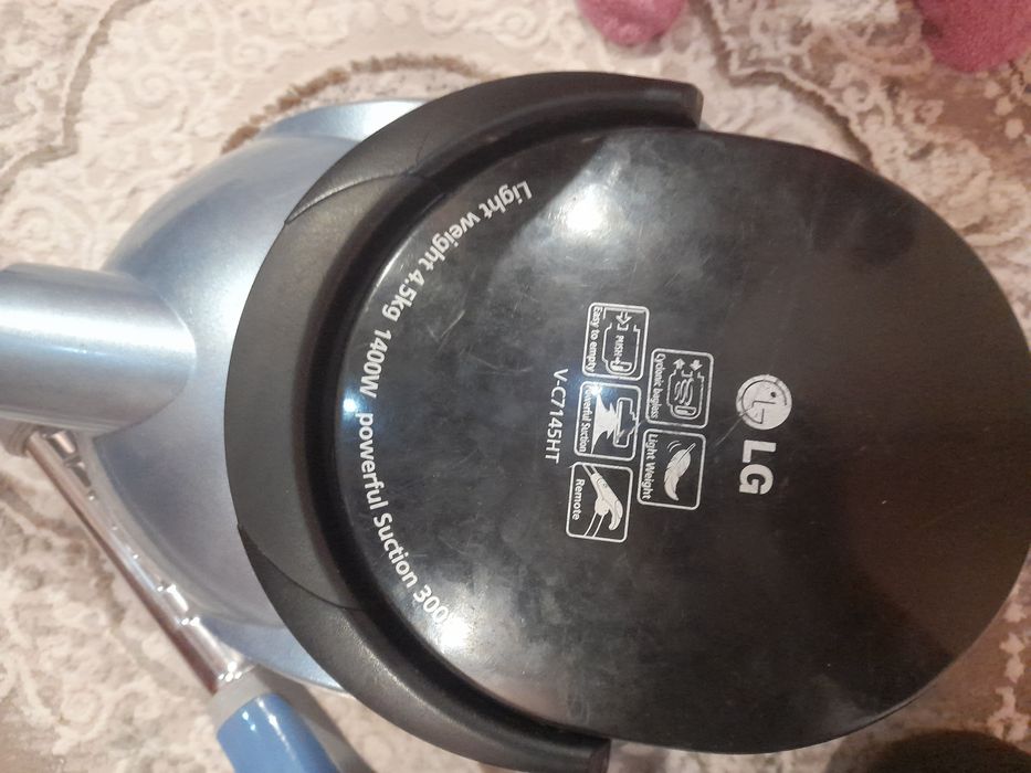 Продам на запчасти пылесос