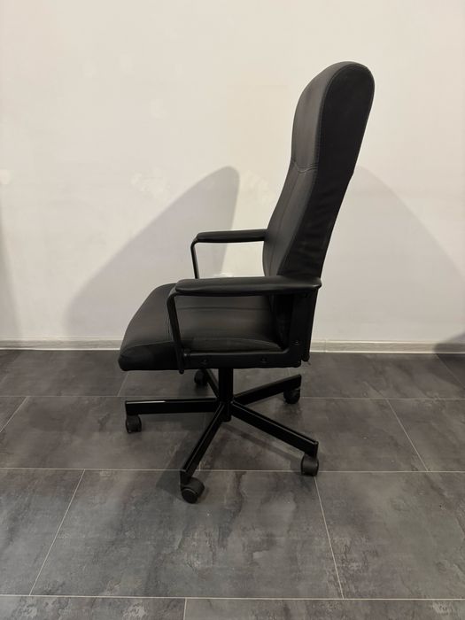 Офис стол - изкуствена кожа