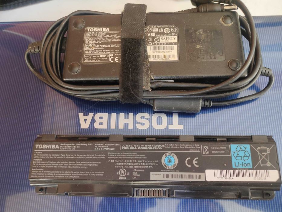 Продам ноутбук на запчасти TOSHIBA