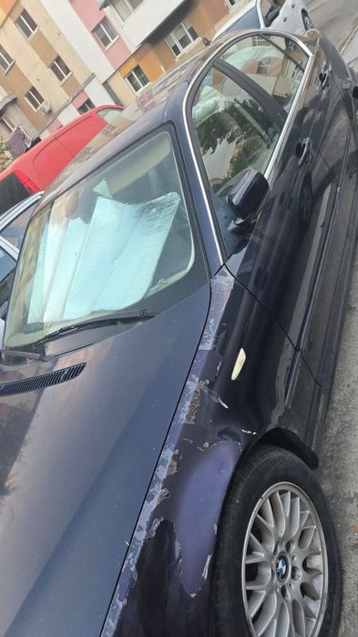 BMW 
BMW 320i → 2.0 benzina