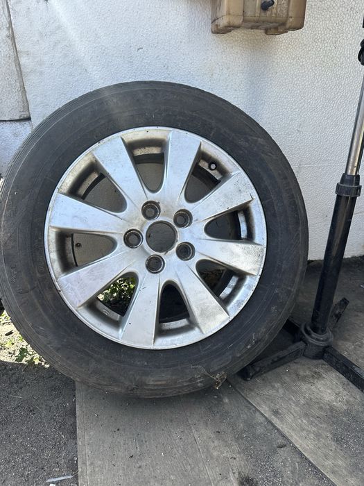 Продам два диска тойота r16