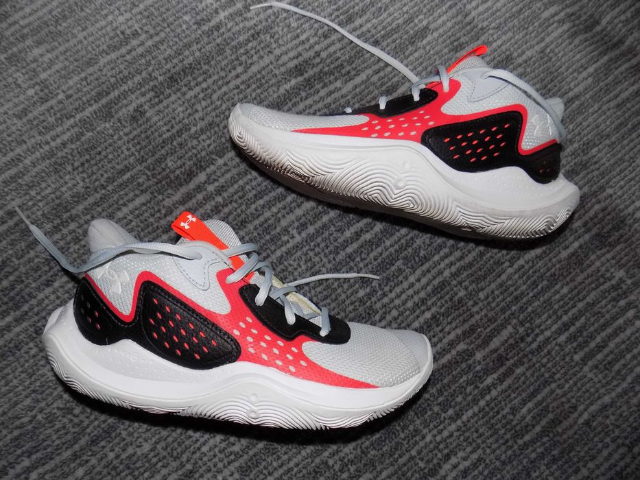 Adidasi Under Armour