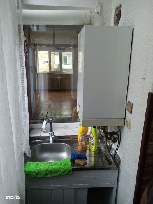 Apartament 4 camere decomandat,Simeria- zonă centrală