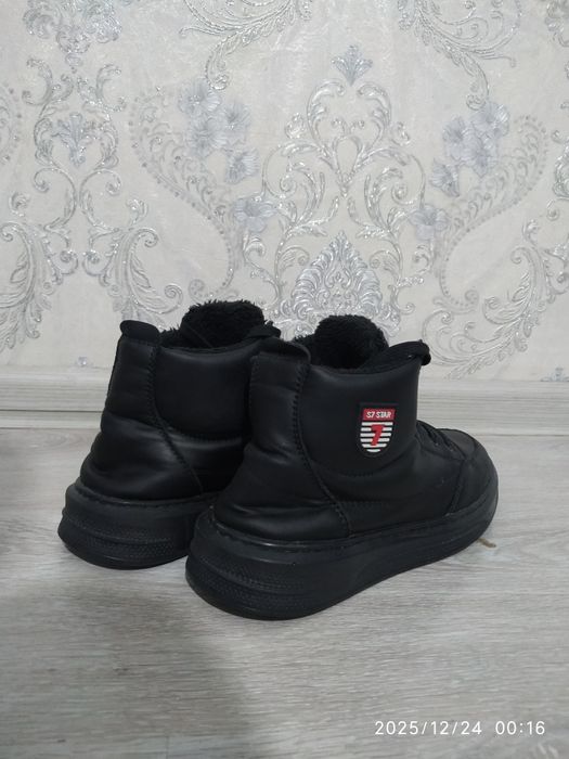 Продам хороший ботинки размер 38